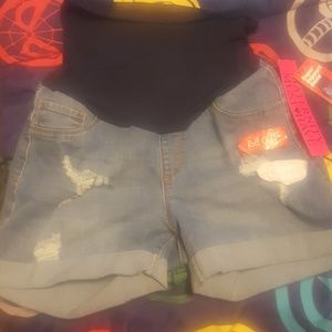 NWT size medium maternity shorts